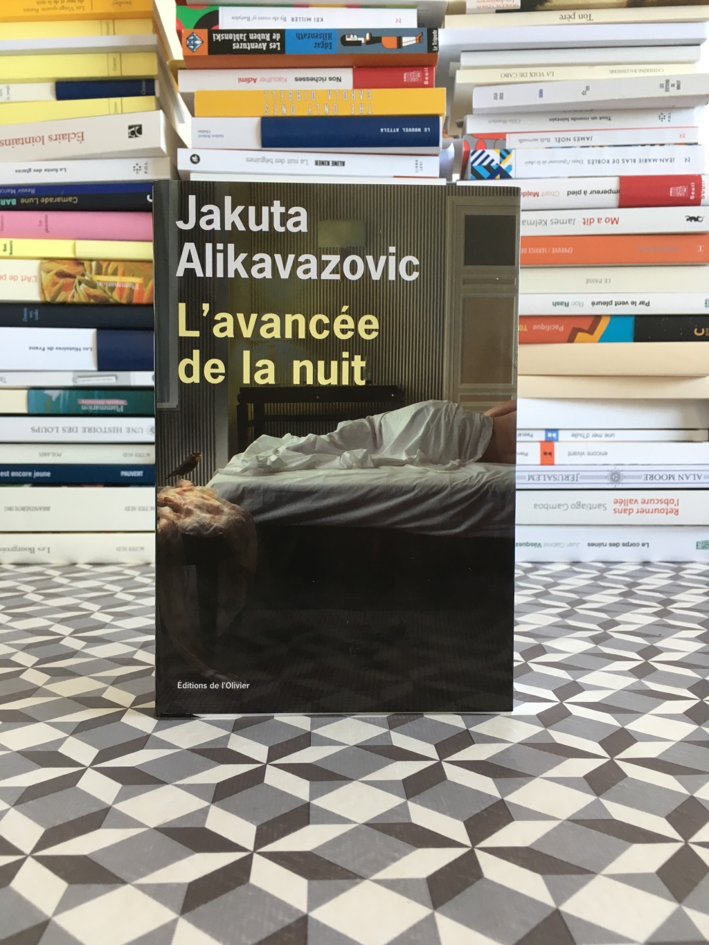 Jakuta ALIKAVAZOVIC — L’avancée de la nuit (L’Olivier)